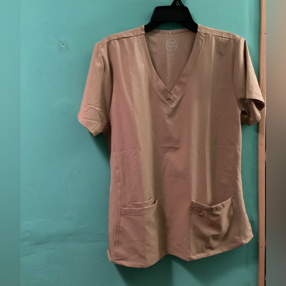 Divine Stretch by JDM Scrub Top Size Large NWOT